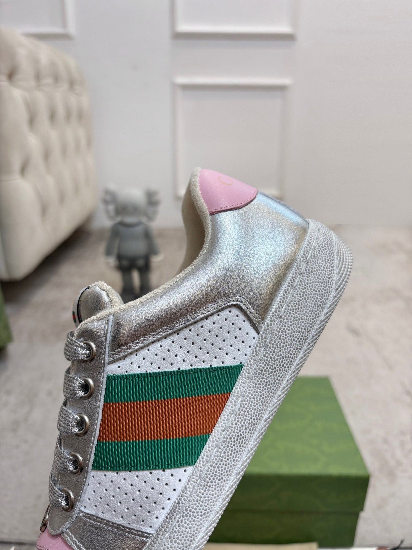 GG 26ss Screener Sneaker Sliver Metallic Cowhide 697185