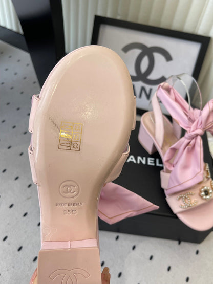 CC 26s Sandals 55 White Sheepskin Mixed Gold Charm 650084
