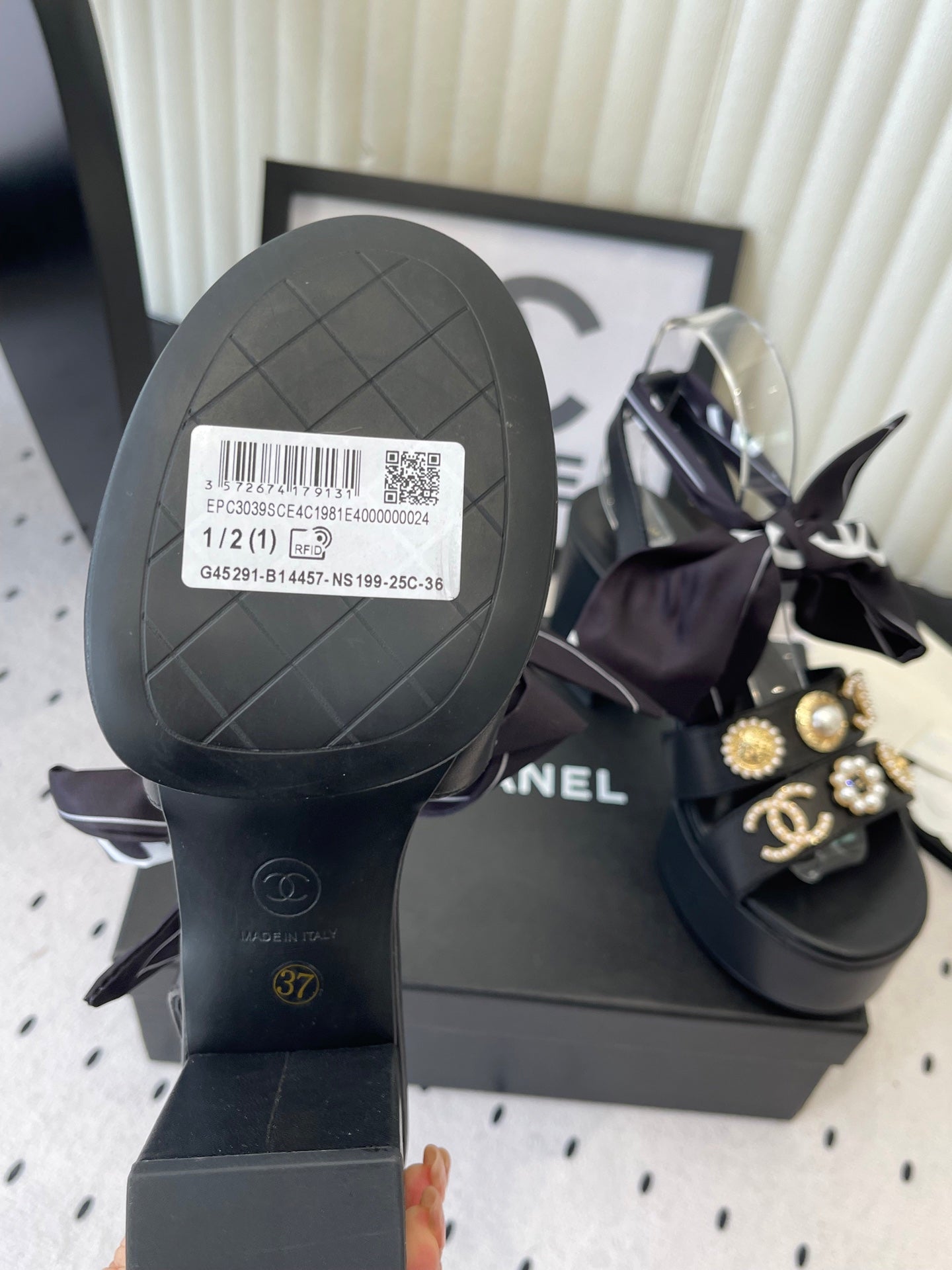 CC 26s Platform Sandals 75 Black Sheepskin Mixed Gold Charm 650091