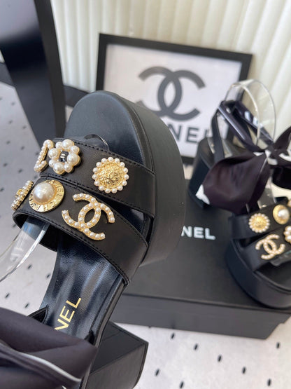 CC 26s Platform Sandals 75 Black Sheepskin Mixed Gold Charm 650091