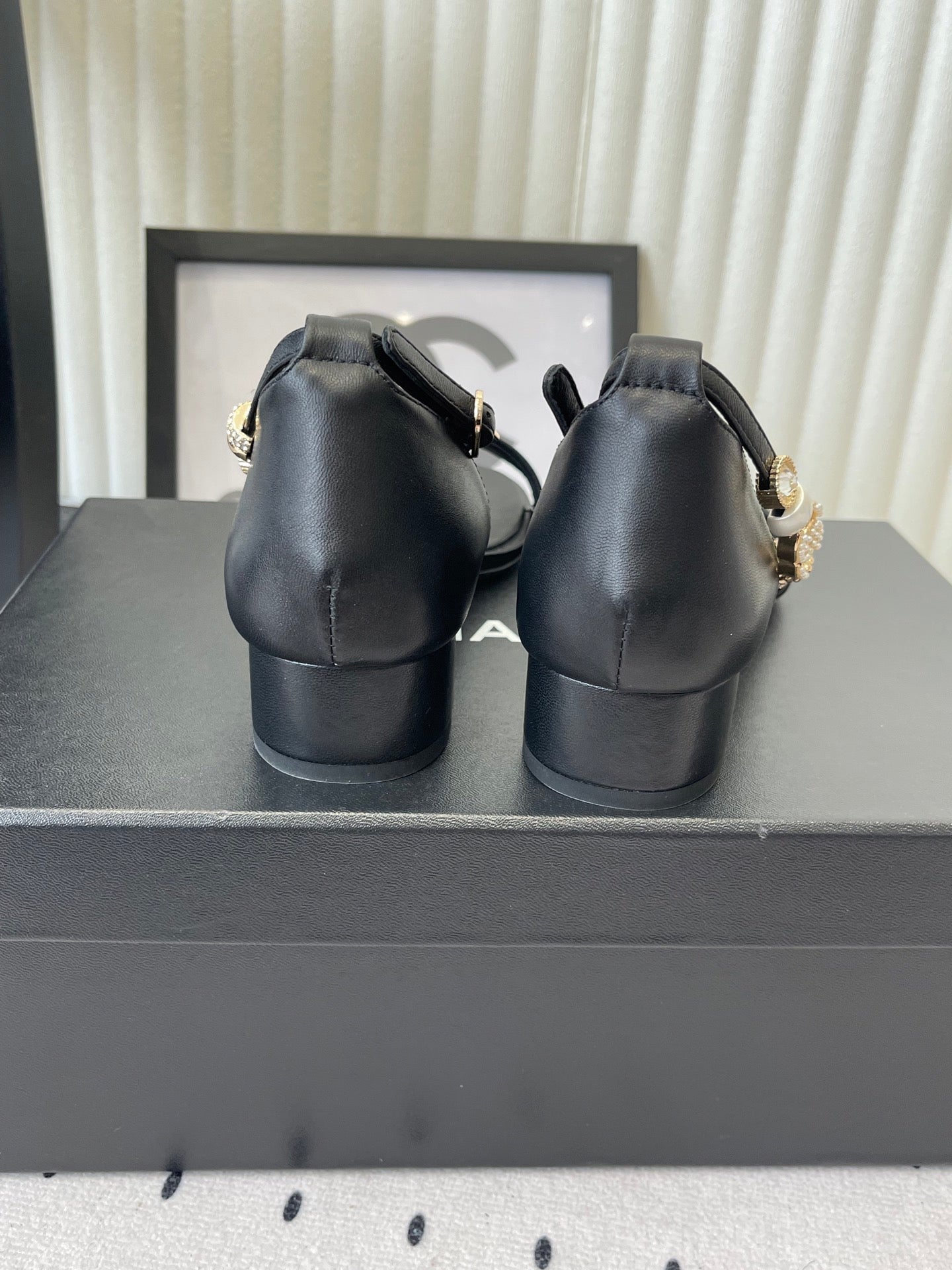 CC 26s Sandals 35 Black Sheepskin 650102
