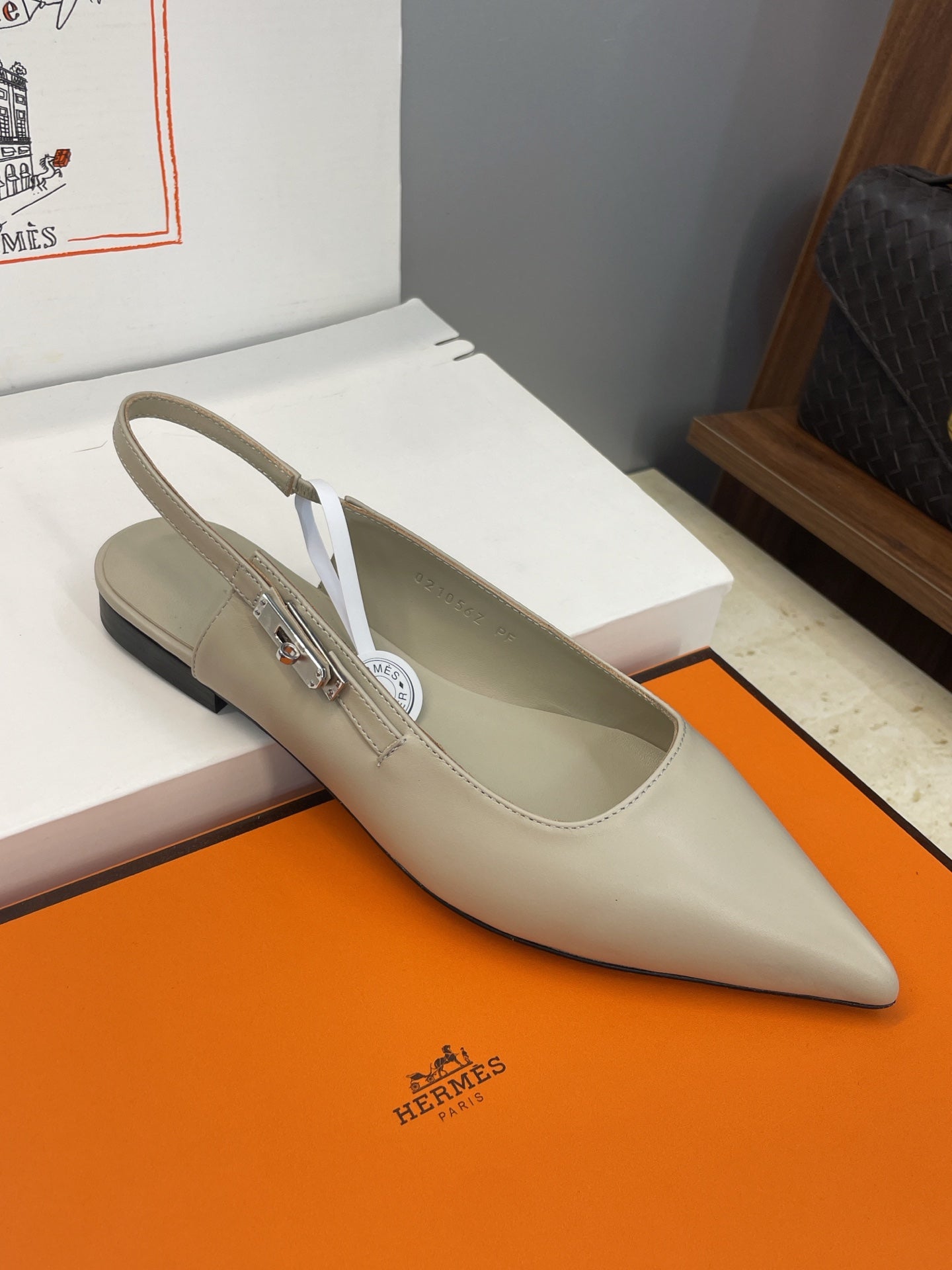 HM 26ss Slingback Flat Beige Calfskin 607273