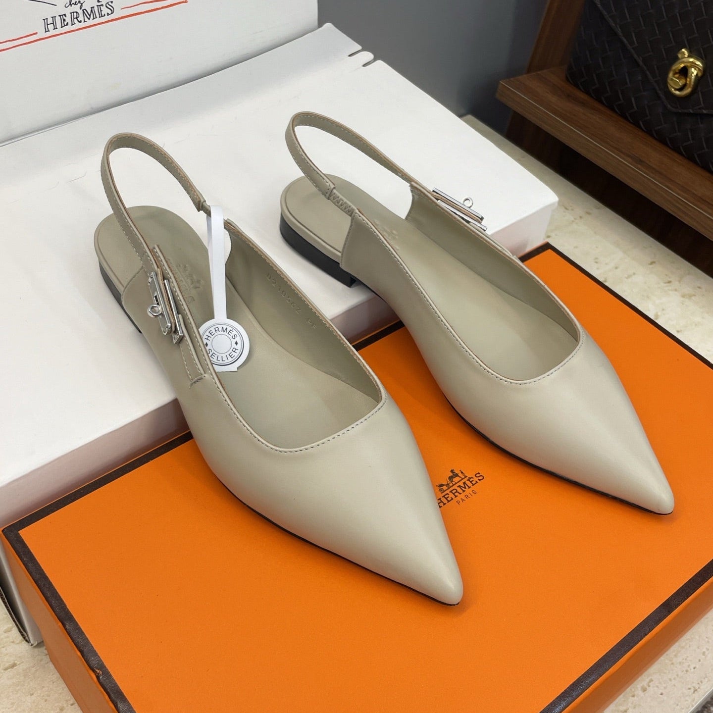 HM 26ss Slingback Flat Beige Calfskin 607273