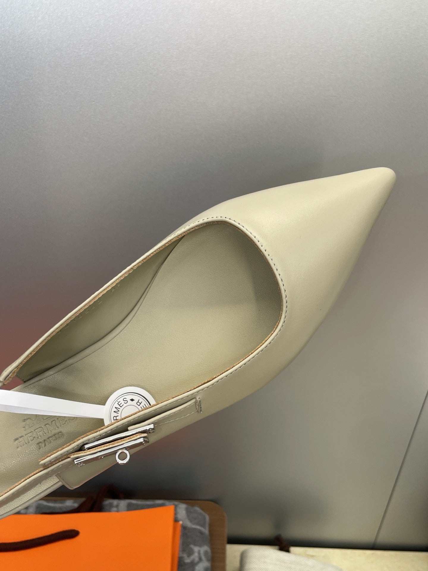 HM 26ss Slingback Flat Beige Calfskin 607273