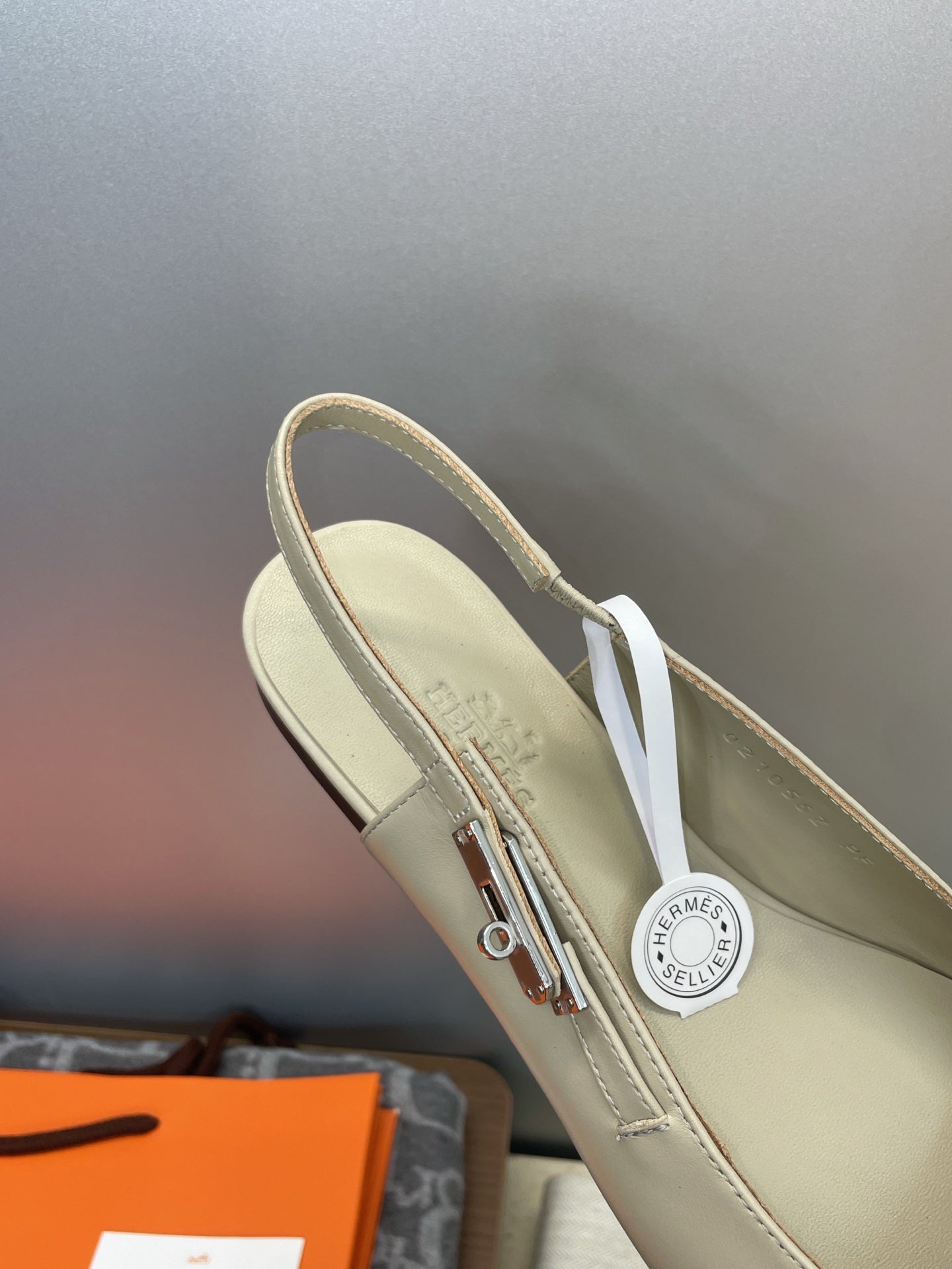 HM 26ss Slingback Flat Beige Calfskin 607273
