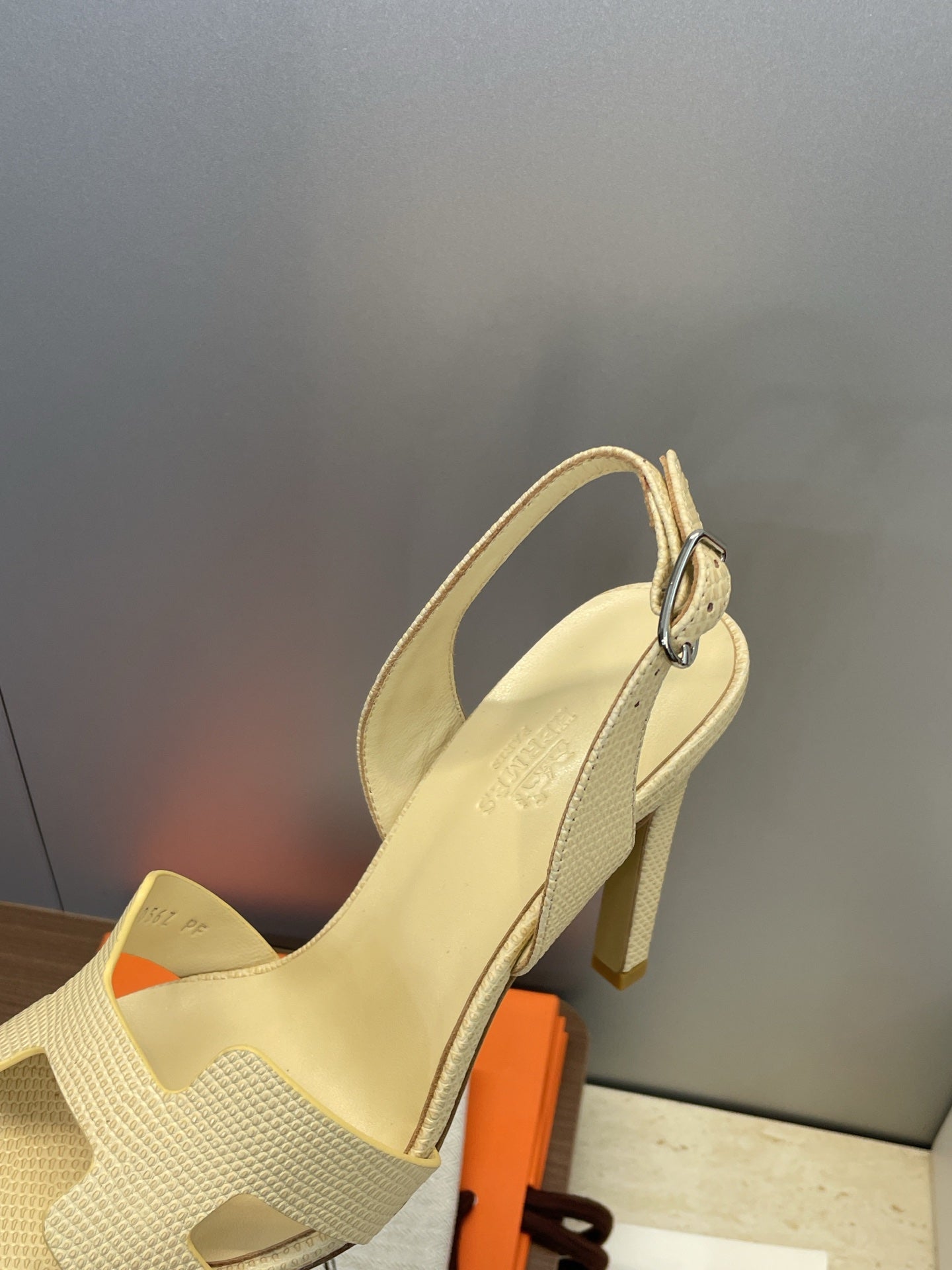 HM 26ss High Heel Sandals 105 Light Beige Cowhide 607114