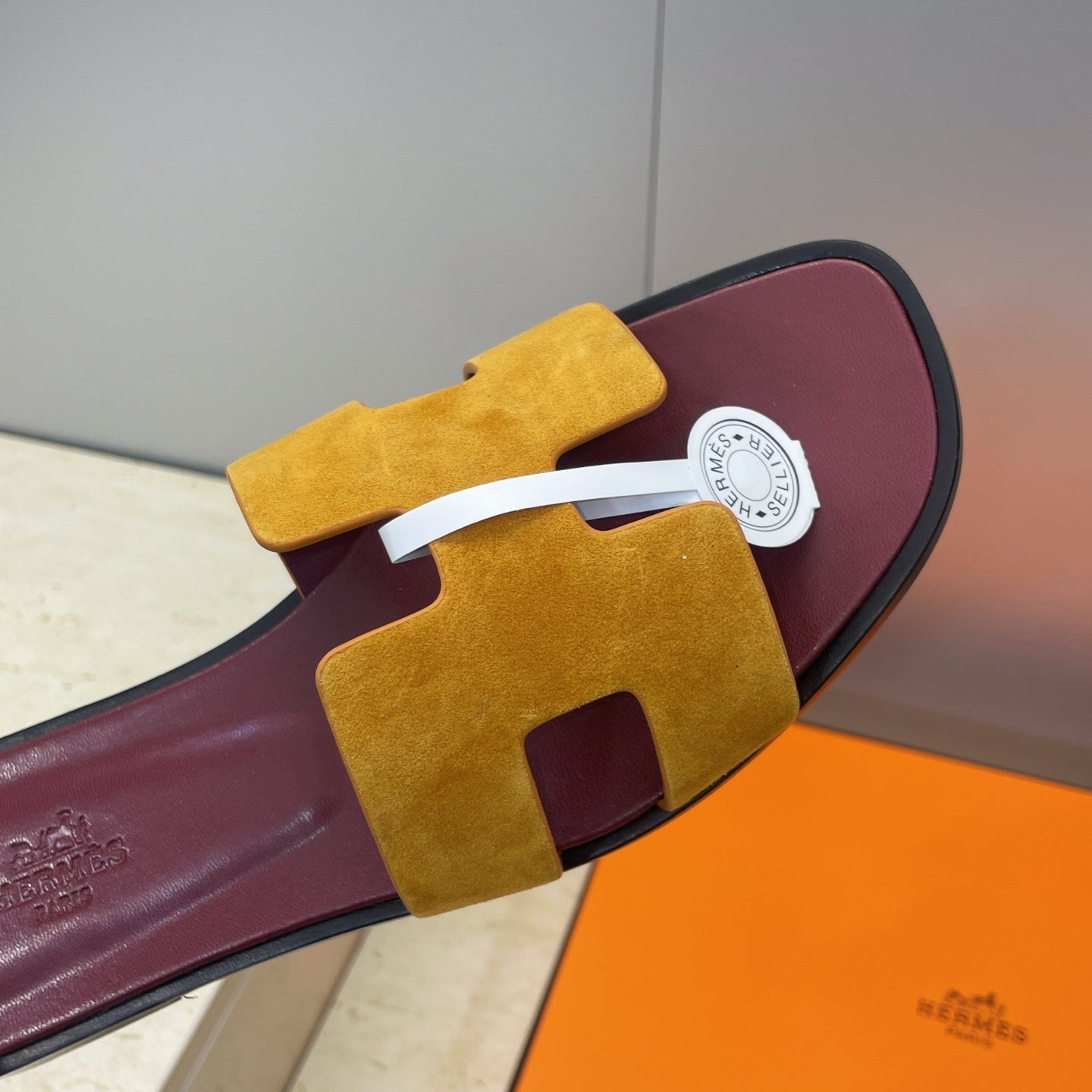 HM 26ss  Oran Sandals Burgundy Yellow Suede Cowhide 607211