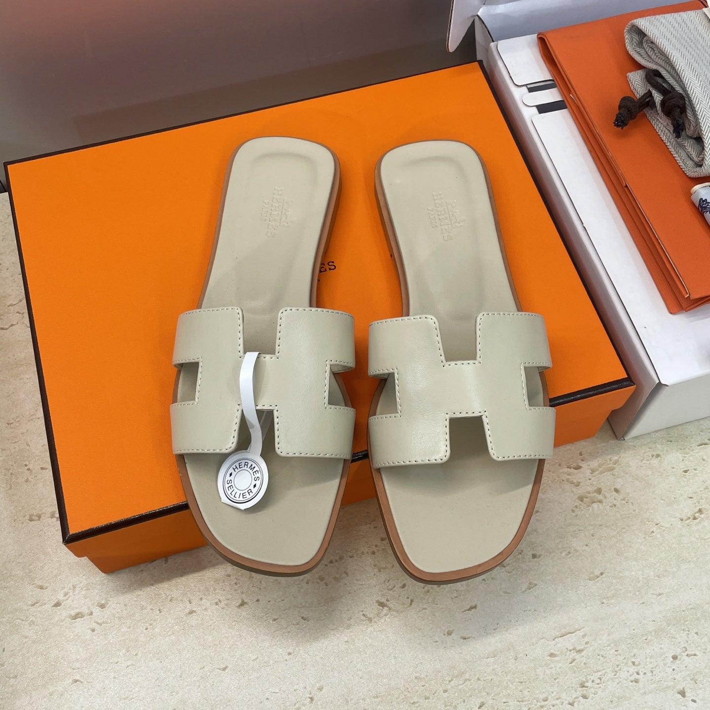 HM 26ss Oran Sandals Light Beige Calfskin 607225