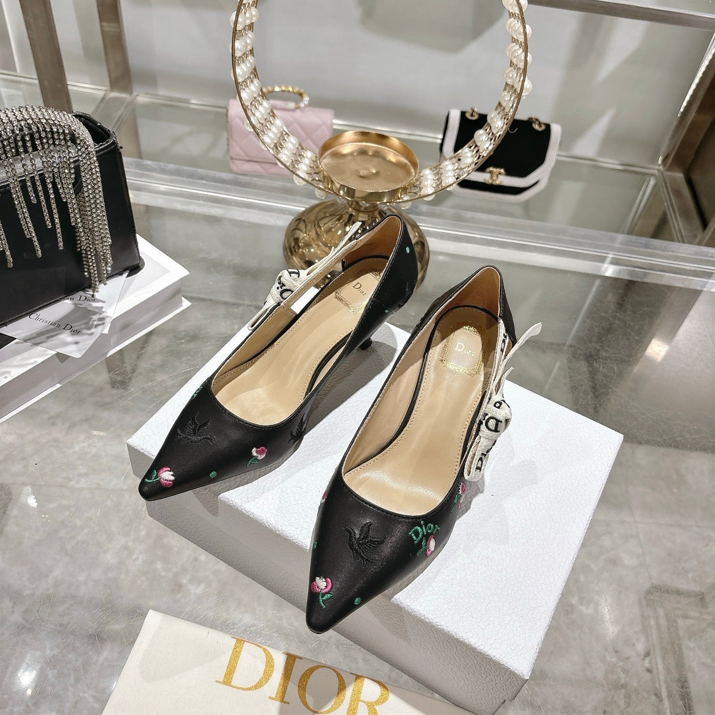CD 26 High Heel Pump Flower 45 Black Sheepskin Ribbon 679717