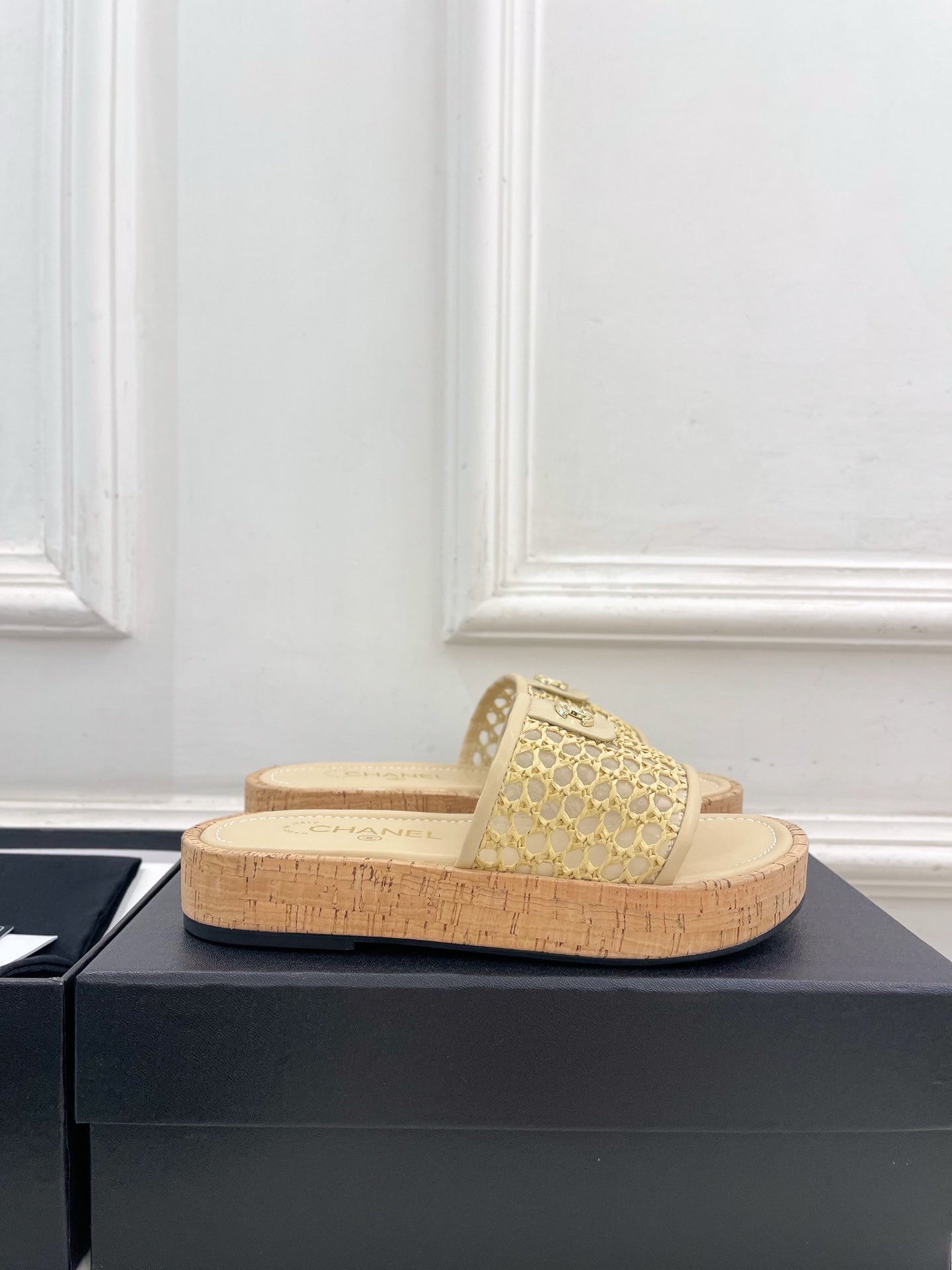 Chanel 2026 Woven Platform Slippers Sheepskin 831402